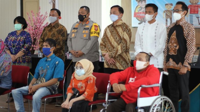 Polres Tangsel buka lapangan pekerjaan bagi kaum difabel. Foto dikirim Kasat Reskrim AKP Angga Surya Saputra.
