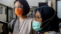 Lebih lanjut Sri pun menanggapi ajakan perdamaian yang dilayangkan oleh pihak ANS Kosasih kepada kliennya tersebut. Dia mengatakan kliennya menyambut terbuka ajakan dari terlapor. Namun, di satu sisi, dia menilai tidak ada tindakan langsung dari pihak ANS Kosasih untuk mewujudkan langkah penyelesaian secara kekeluargaan tersebut. Terkait dengan kasus itu, ANS Kosasih pun telah angkat suara perihal kasusnya. Lewat pengacaranya, ANS Kosasih berharap kasus tersebut masih bisa diselesaikan secara kekeluargaan.