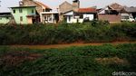 Potret Sungai Cipamokolan Bandung yang Kian Menyempit