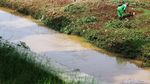 Potret Sungai Cipamokolan Bandung yang Kian Menyempit