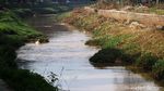 Potret Sungai Cipamokolan Bandung yang Kian Menyempit