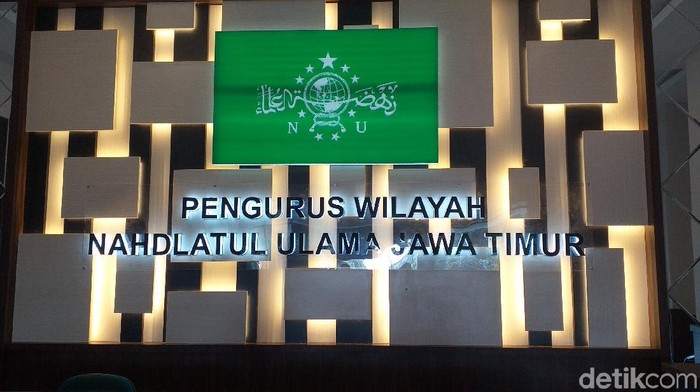 Sebanyak 100 kiai NU Jatim akan disuntik vaksin AstraZeneca. Vaksinasi tahap pertama itu akan dilakukan di kantor PWNU Jatim, Selasa (23/3).