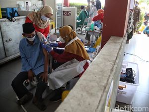 Ketua Komnas KIPI: Lansia yang Miliki Komorbid Bisa Divaksinasi