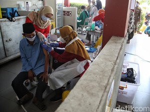 Vaksinasi COVID-19 Saat Berpuasa, Perlukah Persiapan Khusus?
