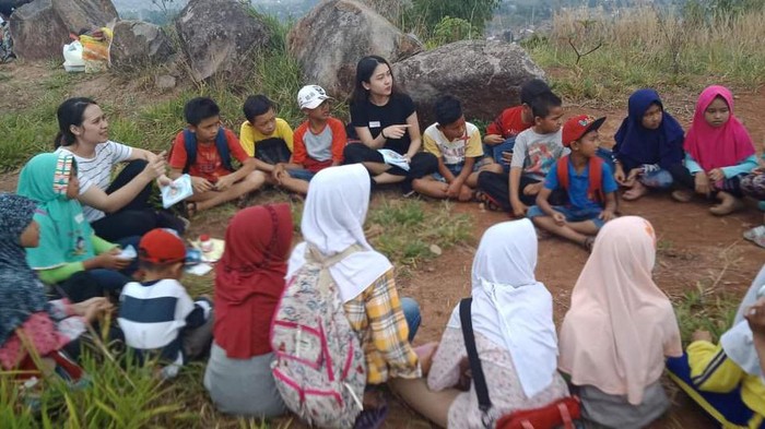 Relawan Pengajar Anak Petani di Desa Bandung