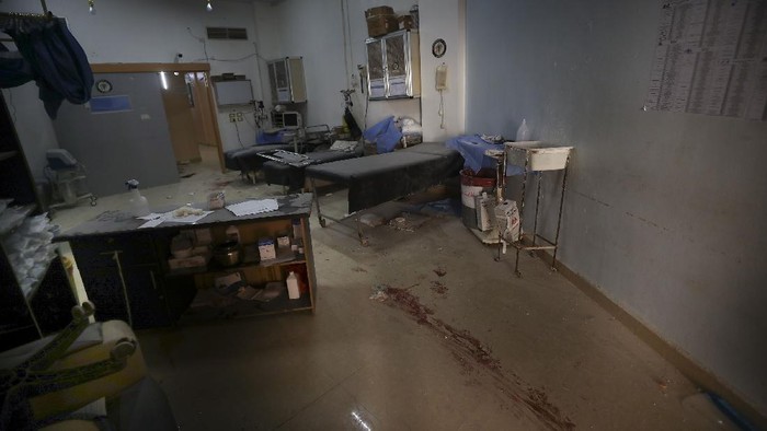 Serangan artileri rezim Suriah mengenai sebuah rumah sakit di wilayah Idlib, yang dikuasai pemberontak. Sedikitnya enam warga sipil tewas akibat serangan itu.