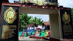 Saat Makam di Klaten Dicat Warna-warni Jelang Ramadan