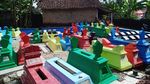 Saat Makam di Klaten Dicat Warna-warni Jelang Ramadan