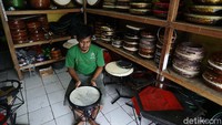 Sebelum adanya pandemi Corona, permintaan alat musik Islami ini kebanyakan dari pihak sekolah.