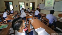 Pembelajaran hanya dilakukan 50 persen dari kapasitas kelas yakni sebanyak 15 siswa.