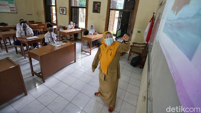 SMP Negeri 4 Solo melakukan uji coba pembelajaran tatap muka (PTM). Kegiatan tersebut sekaligus sebagai persiapan pelaksanaan PTM Juli mendatang.