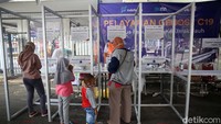 Calon penumpang KA yang akan melakukan pemeriksaan tes GeNose diwajibkan tidak makan-minum dan tidak merokok 30 menit sebelum melakukan tes GeNose.