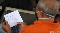 Sementara itu, khusus untuk keberangkatan pada hari libur keagamaan, dan libur panjang diwajibkan menunjukkan hasil pemeriksaan negatif screening COVID-19 yang sampelnya diambil dalam kurun waktu maksimal 1x24 jam sebelum keberangkatan. 