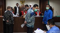 Sidang berikutnya akan dilakukan online (e-court) dan kembali sidang fisik pada 5 mendatang.