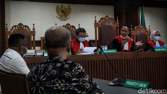 Kuasa hukum AHY hadiri sidang gugatan yang dilayangkan oleh mantan Ketua DPC Partai Demokrat Halmahera Utara, Yulius Dagilaha. Sidang digelar di PN Jakarta Pusat.