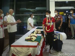 Suasana Penyambutan Kedatangan Timnas Bulu Tangkis All England 2021