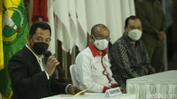 Adapun sejumlah pejabat yang hadir ikut menyambut Greysia Polii dkk ialah Presiden BAC Anton Subowo, Sekretaris Jenderal KOI Ferry Kono, Sekretaris KONI Pusat Ade Lukman, dan Sesmenpora Gatot S. Dewa Broto