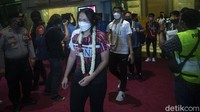 Para atlet yang tiba di Bandara Internasional Soekarno-Hatta, Cengkareng, kemudian menjalani pemeriksaan kesehatan.