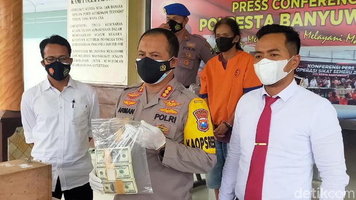 uang asing palsu