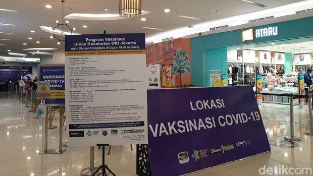 Vaksinasi massal di Lippo Mall Kemang