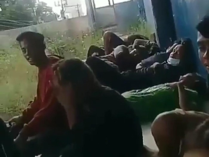 Video kedatangan Bonek di Bandung viral di medsos.