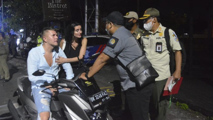 WNI di Bali terjaring razia prokes