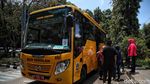 Wus! Bus Sekolah Ini Wara-wiri Antar Jemput Vaksinasi Lansia