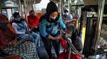 Wus! Bus Sekolah Ini Wara-wiri Antar Jemput Vaksinasi Lansia