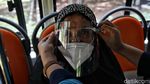 Wus! Bus Sekolah Ini Wara-wiri Antar Jemput Vaksinasi Lansia