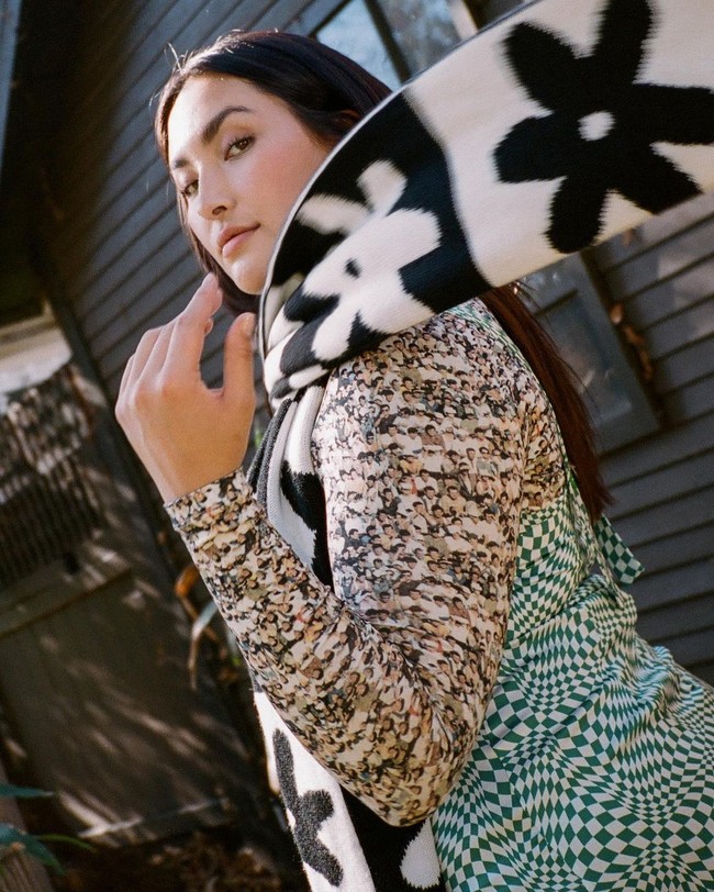 Inilah Yumi Nu. Baru-baru ini, ia dinobatkan sebagai Sports Illustrated Swimsuit Rookie of the Year. Blasteran Jepang-Belanda, Yumi Nu pun menjadi perempuan Asia bertubuh curvy pertama yang menyandang gelar tersebut. (Foto: Instagram/@_yumi_nu)