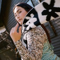 Inilah Yumi Nu. Baru-baru ini, ia dinobatkan sebagai Sports Illustrated Swimsuit Rookie of the Year. Blasteran Jepang-Belanda, Yumi Nu pun menjadi perempuan Asia bertubuh curvy pertama yang menyandang gelar tersebut. (Foto: Instagram/@_yumi_nu)