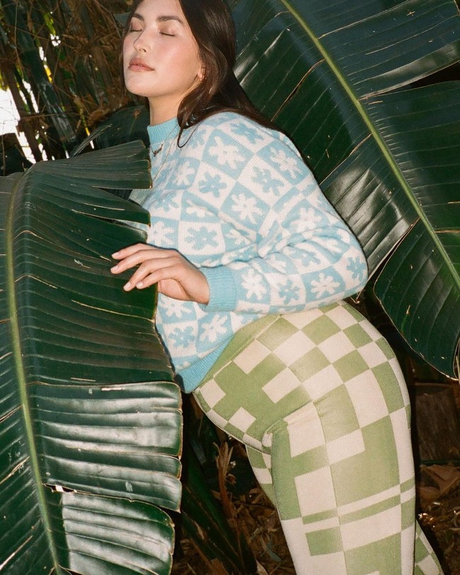 Selain sebagai model, Yumi Nu juga merintis karier di dunia tarik suara. Di luar itu, ia tengah mempersiapkan peluncuran sebuah label plus-size bernama Blueki yang produk-produknya diklaim ramah lingkungan.  (Foto: Instagram/@_yumi_nu)