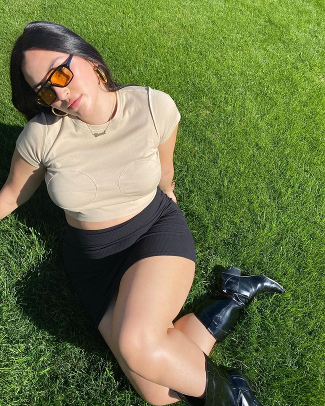 Ia mengklaim tersebut lewat sebuah unggahan di Instagram Instagram-nya, Jumat (19/3/2021). Saya sangat bangga dapat mengukir sejarah sebagai model curvy Asia pertama Sports Illustrated, tulis perempuan 24 tahun itu. (Foto: Instagram/@_yumi_nu)