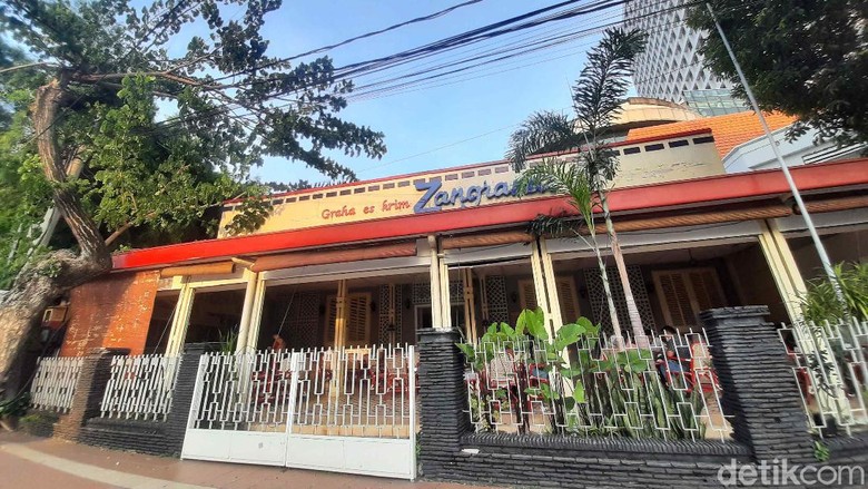 Zangrandi Ice Cream Resmi Tutup, Hanya Layani Take Away di Hari Terakhir Zangrandi Ice Cream Resmi Tutup, Hanya Layani Take Away di Hari Terakhir