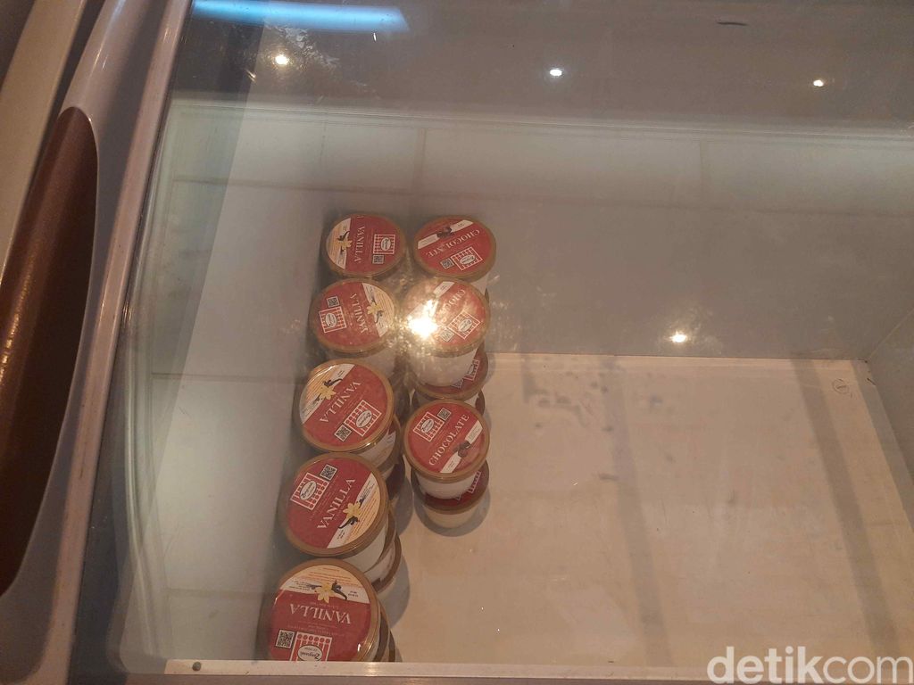 Zangrandi Ice Cream Resmi Tutup, Hanya Layani Take Away di Hari Terakhir