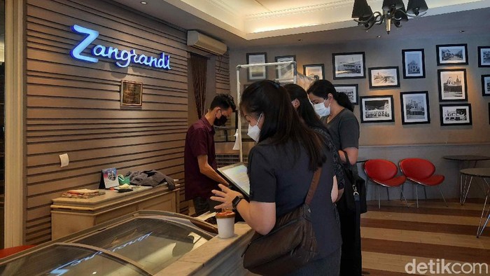 Zangrandi Ice Cream Resmi Tutup, Hanya Layani Take Away di Hari Terakhir