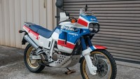 Ini merupakan Africa Twin lansiran tahun 1989. Foto: Bringatrailer