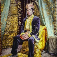 Begini penampilan Atta Halilintar dalam balutan pakaian adat Minangkabau. Atta terlihat melepas bandana yang merupakan ciri khasnya. Foto: Instagram/@attahalilintar