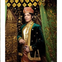 Pakaian Atta Halilintar sendiri terlihat jauh lebih simple dibanding dengan yang dikenakan oleh Aurel Hermansyah. Atta terlihat gagah dengan pakaian adat berwarna serupa dengan yang dikenakan Aurel. Foto: Instagram/@mozawahyu