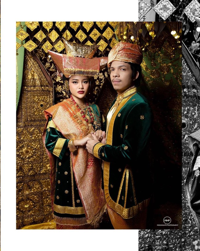 Sebelumnya Atta Halilintar dan Aurel sendiri sudah beberapa kali terlihat melakukan sesi foto prewedding. Kali ini keduanya kompak berfoto dengan mengenakan pakaian adat Minangkabau. Adat Minangkabau sendiri dipilih karena Atta berasal dari Payakumbuh, Sumatera Barat. Foto: Instagram/@mozawahyu