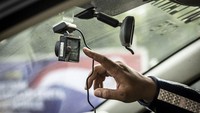 Selain itu, pelanggaran melawan arah menjadi sasaran polisi. Sambodo mengatakan titik lokasi penindakan kamera e-TLE mobile tersebut akan dipusatkan di ruas jalan yang belum memiliki kamera e-TLE statis. ANTARA FOTO/Aprillio Akbar  