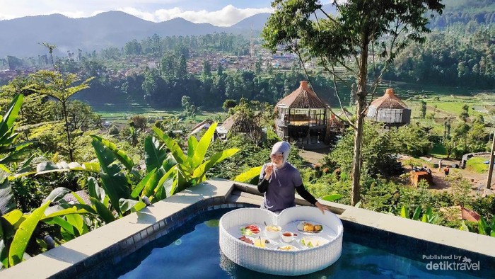 Menikmati sarapan pagi ditemani udara yang sejuk