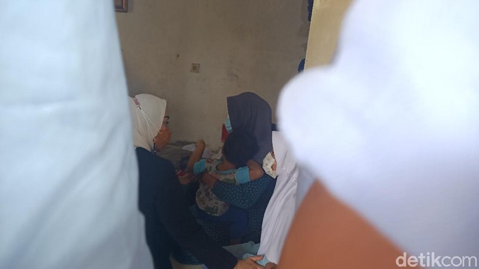 Bupati Karawang mendatangi rumah duka putra sulung pembuat logo Karawang