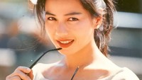Cherie Chung yang selalu awet muda. Kecantikan wanita berusia 62 tahun itu membuatnya mendapat julukan Marilyn Monroe dari Hongkong. Ia pensiun dari dunia akting di tahun 90-an setelah menikah. Hari-hari ini, Cherie menjalani kehidupan yang sederhana. Foto: Dok. Instagram