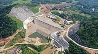 Bendungan Way Sekampung memiliki manfaat sebagai penyediaan air irigasi untuk intensifikasi daerah irigasi Sekampung Sistem dengan luas area 55.373 Ha, untuk meningkatkan intensitas tanam 270%, sebagai penyediaan air irigasi untuk pengembangan daerah irigasi Rumbia Extension dengan potensi luas 17.334 Ha, sebagai penyedia air baku (Kota Bandar Lampung, Branti dan Kota Metro) sebesar 2.482 liter/detik, dan terakhir sebagai potensi Pembangkit Listrik Tenaga Microhydro (PLTM) dengan daya sebesar 5,4 MW.