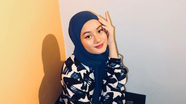 Ini 6 Gaya Hijab Dinda Hauw Saat Hamil, Kini Positif COVID-19