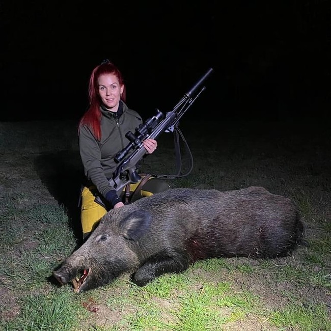 Aku selalu memastikan binatang itu sudah menjalani hidup dengan baik dan walaupun kadang-kadang aku merasa menyesal tapi aku tahu aku sudah membunuh binatang dengan cara yang paling manusiawi dan melihatnya sebagai cara untuk menyediakan makanan untukku dan keluargaku, tutur Erica. Foto: Instagram @ ericavictoria.e