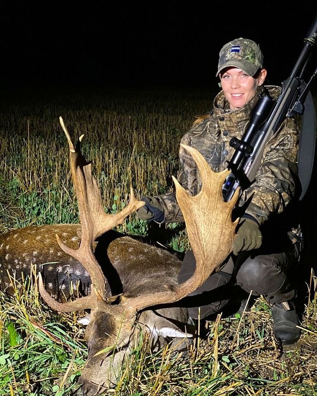 Aku pikir kesenangan terbesar dari berburu adalah mendapat kesegaran outdoor dan melihat alam selagi berburu daging sendiri dengan mengetahui dari mana daging itu berasal dan itu bersih sangat penting untukku, Foto: Instagram @ ericavictoria.e