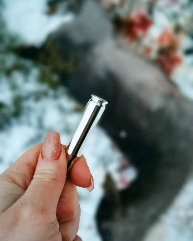 Hingga sekarang, ia sudah berhasil memburu lebih dari 100 hewan, termasuk rusa besar, babi hutan, hingga anjing laut. Namun tak sembarang hewan menjadi target Erica. Wanita 35 tahun itu punya kriteria untuk hewan-hewan yang menjadi sasaran. Misalnya saat ia berburu anjing laut karena populasinya yang meningkat mengganggu persediaan ikan. Foto: Instagram @ ericavictoria.e