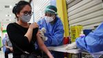 Vaksinasi COVID-19 Kini Sasar Pekerja Mal